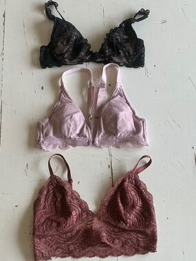 2 Victoria Secret laced bras + Express laced bra bralette 34B Small